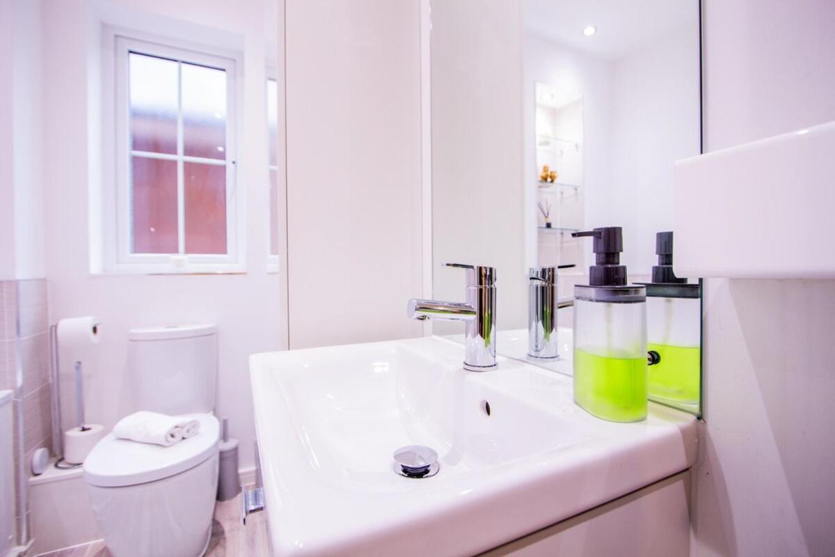 Holiday home Charming 1br House In Eccles With Free Parking