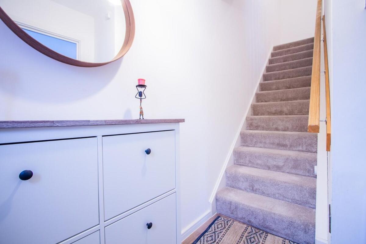 Holiday home Charming 1br House In Eccles With Free Parking *