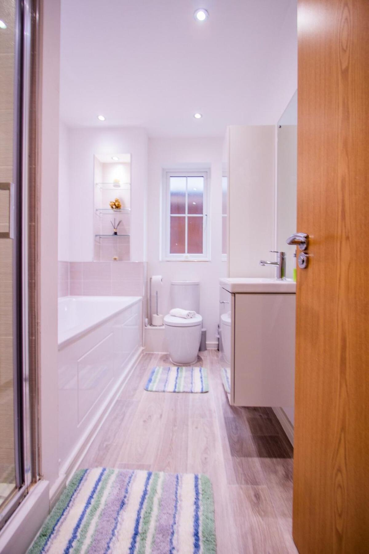 Charming 1br House In Eccles With Free Parking Holiday home