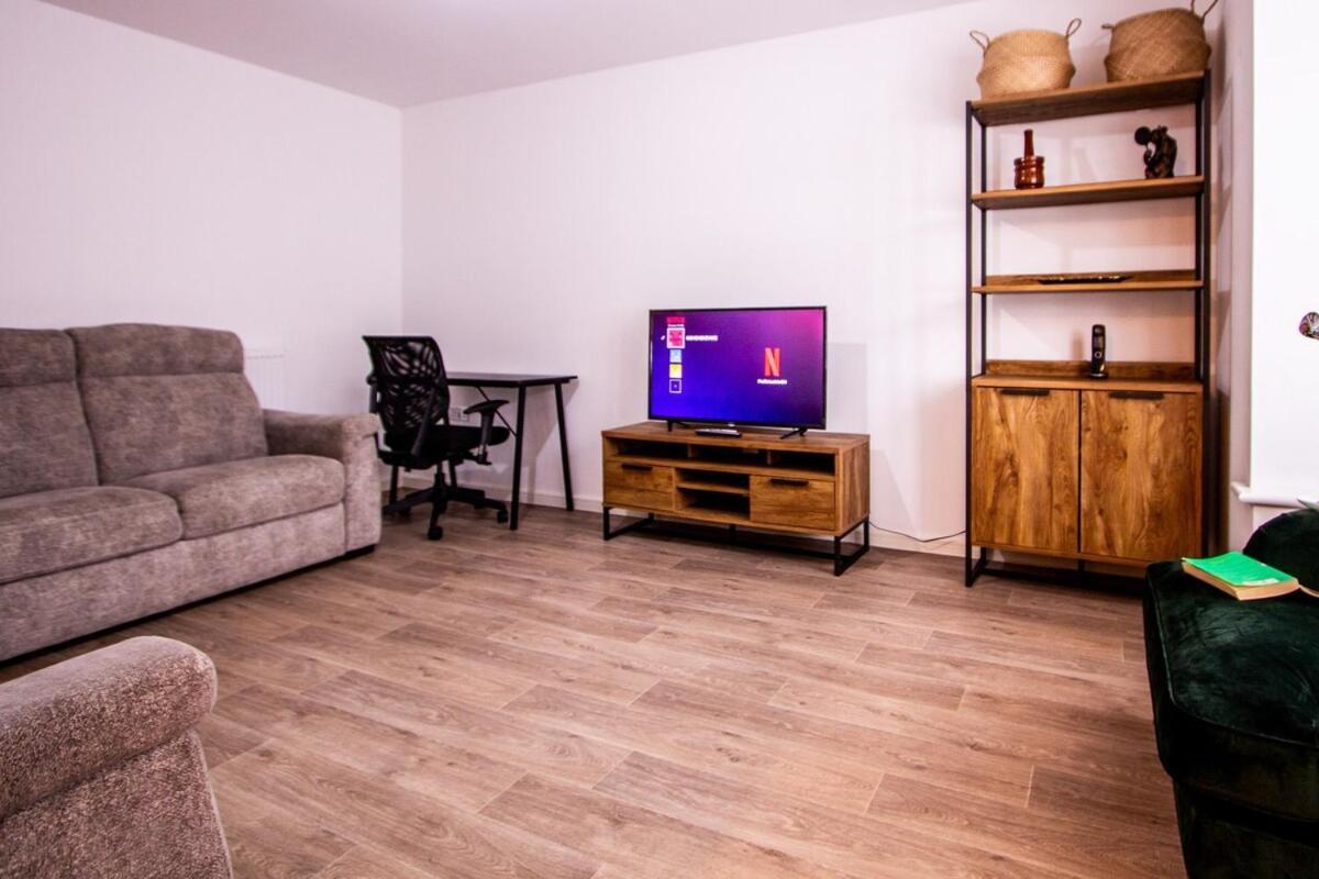 Charming 1br House In Eccles With Free Parking Holiday home *