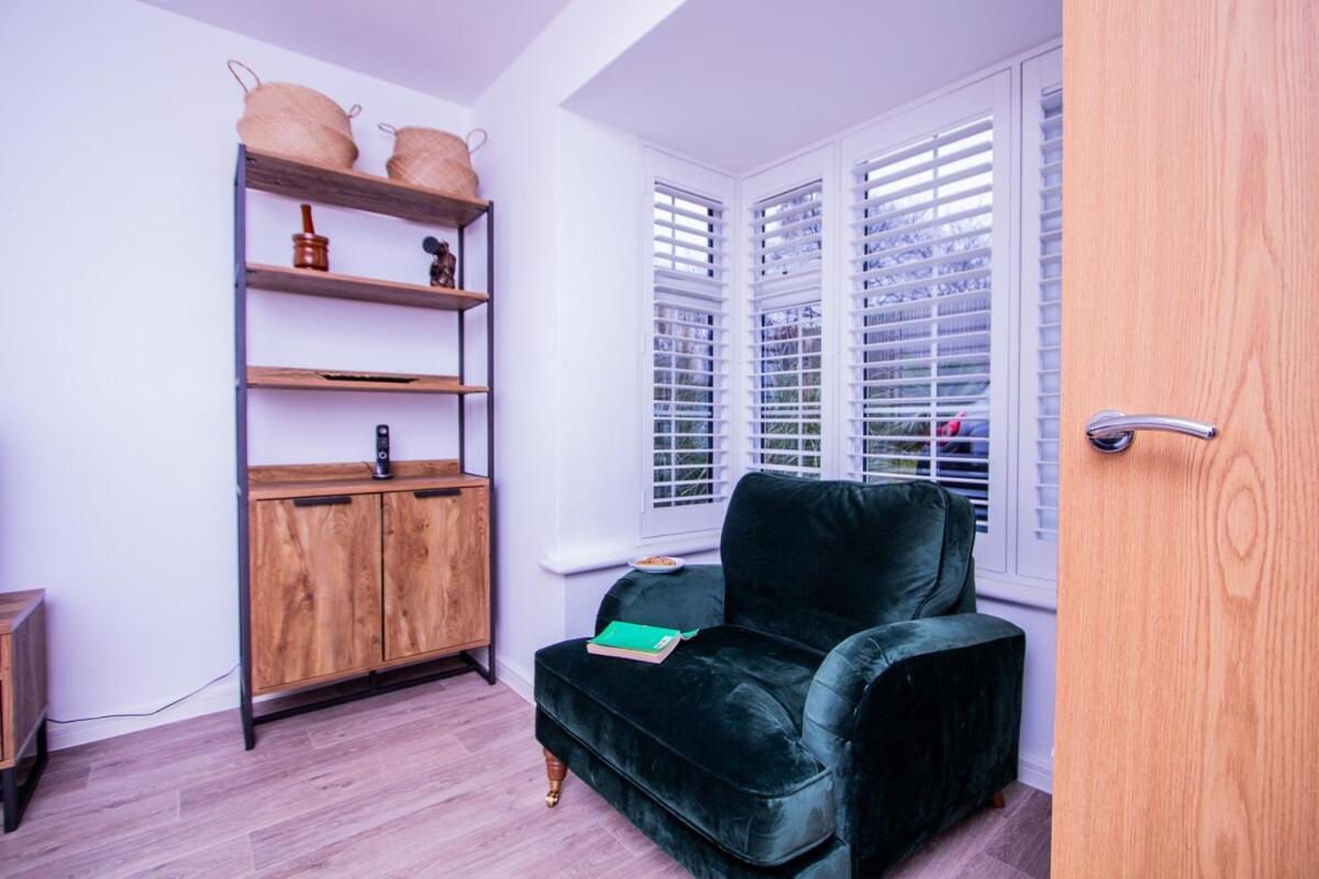 Holiday home Charming 1br House In Eccles With Free Parking *