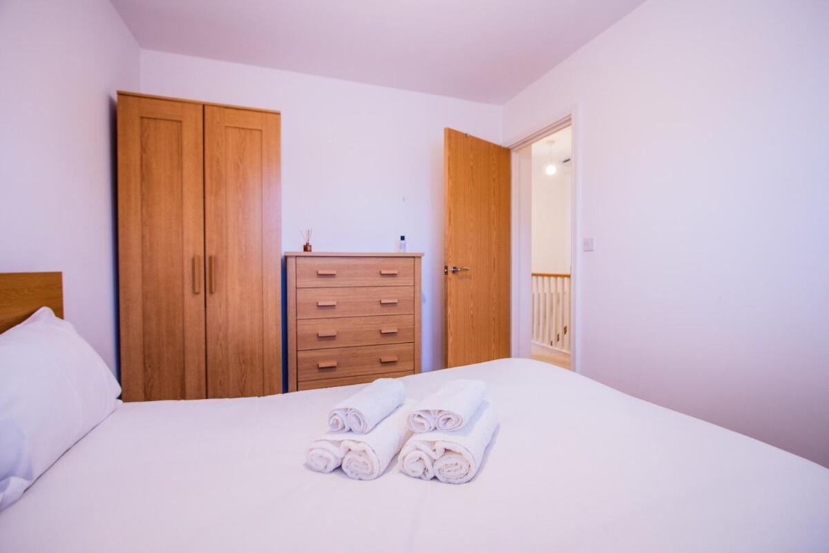 Charming 1br House In Eccles With Free Parking *